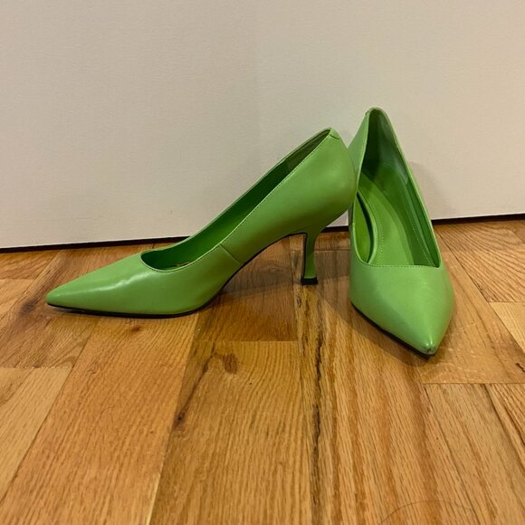 Classic Pointed Leather Pumps - Picture 2 of 5